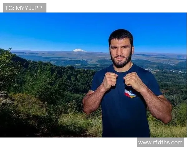 艾斯坦拿与阿普尔的巅峰对决谁将成为拳击界的新王者