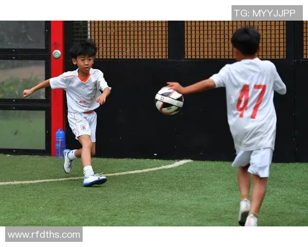 迈尼昂:从新星到巨星的蜕变之路与足球梦想的追逐 迈尼昂:从新星到巨星的蜕变之路与足球梦想的追逐