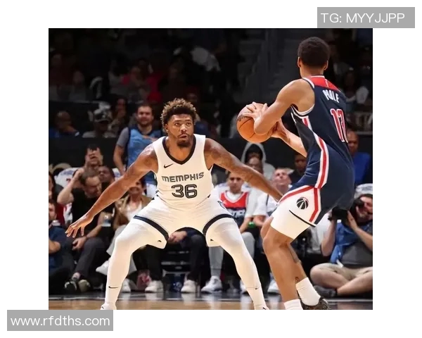 马库斯斯马特的篮球之路与精神力量的完美结合