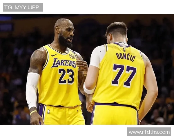 20日NBA焦点战骑士对决湖人两队争夺季后赛席位的关键之战