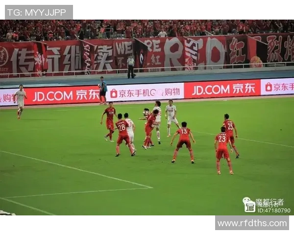 上港与权健激情对决海报揭示赛场火热氛围与球队斗志