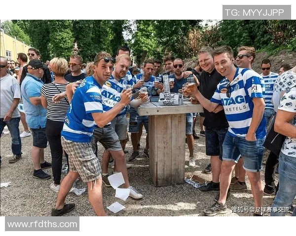 温哥华白帽与西雅图海的激烈对决展现足球魅力与团队精神