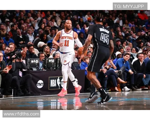 纽约尼克斯与篮网激战正酣谁能在这场纽约德比中笑到最后