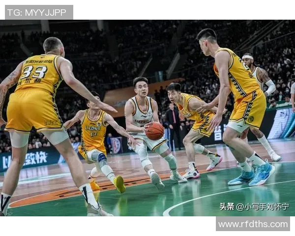 辽宁男篮与天津队半决赛激战正酣谁将晋级决赛争夺总冠军