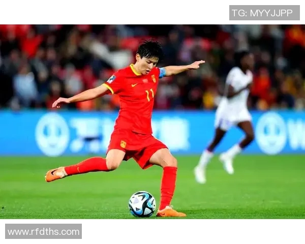 中国B队迎战英格兰强队挑战赛展现年轻球员风采与实力对决