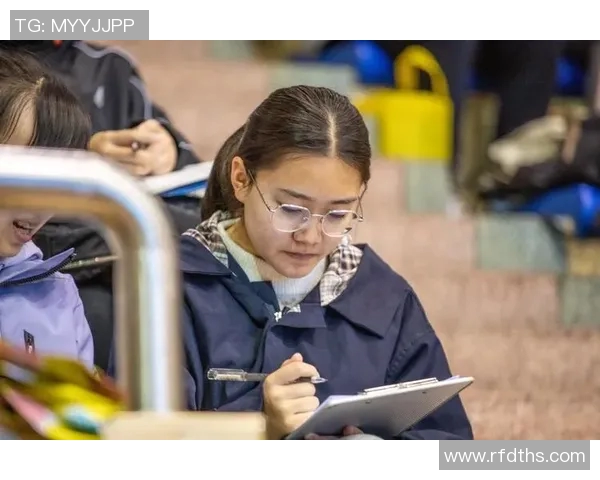 于德豪的成长之路：从普通学子到行业领军人物的奋斗故事