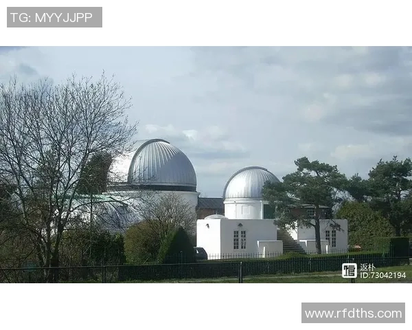 伊萨克的传奇人生与科学探索之旅:从天文学到物理学的辉煌成就 伊萨克的传奇人生与科学探索之旅:从天文学到物理学的辉煌成就