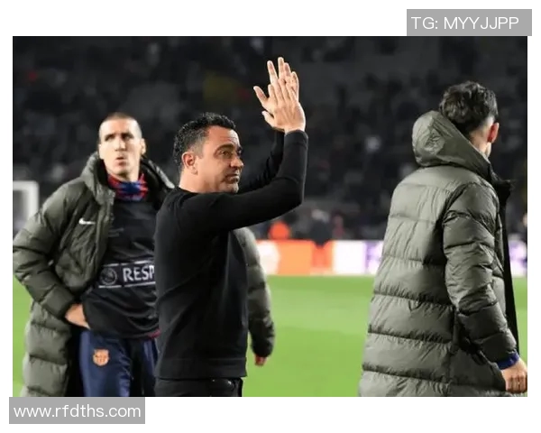 哈维宣布赛季结束后离开巴萨球队期待新动力与新篇章