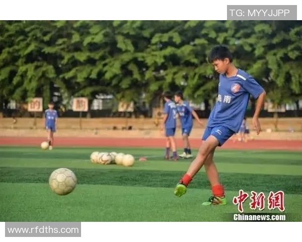 黄敏独家解析足球技巧与战术心得分享助你提升球技与比赛理解能力